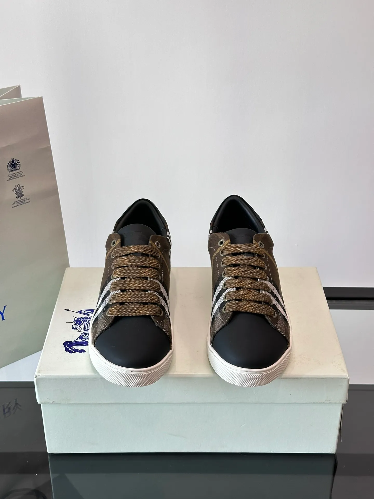 Men's shoes 💰p380 "Burberr＊" men's classic low-top sneakers, reinterpreted with Vintage retro plaid cotton and cowhide materials, decorated with a new brand logo. First-layer sheepskin lining, embossed Burberry lettering logo on the heel, T men's shoes 💰pU original outsole! Size: 38-44 (38.45 customized)